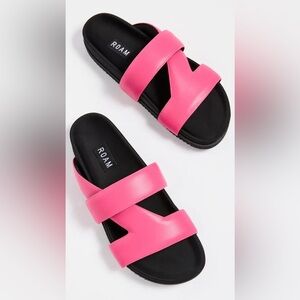 Roam 7 Slide in Fuscia Pink Sandals